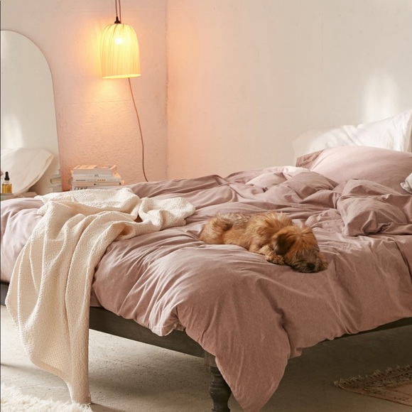 Urban Outfitters Other - Urban Outfitters duvet cover w 2 pillow shams!
